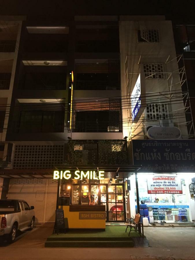 Big Smile Hotel Bangkok Ngoại thất bức ảnh